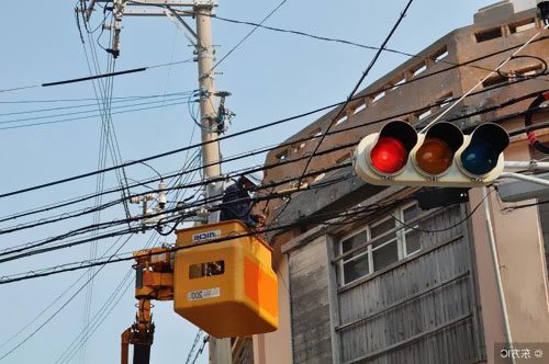 電力電纜的內(nèi)屏蔽層與外屏蔽層各在什么部位？采用什么材料？有何作用？